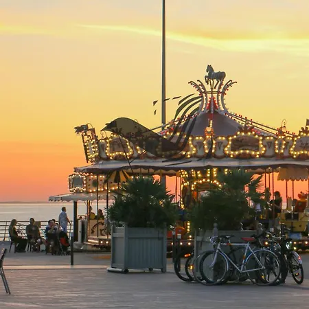 Le Boyard - En Plein Coeur De Avec Vue Sur L'ocean Apartment *